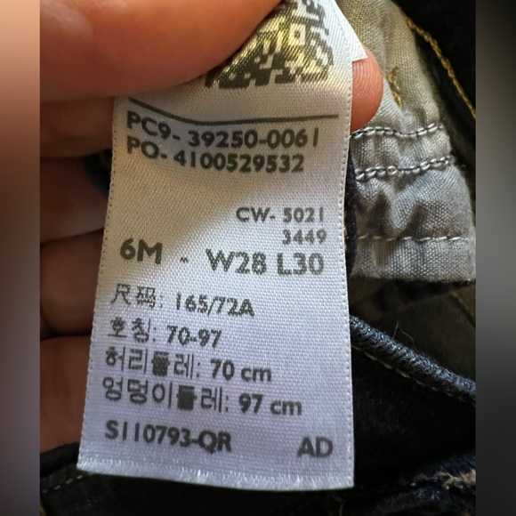 ❤️Levi's Women's Classic Straight Stretch Mid Rise Easy Fit Jeans Size 6M - Picture 6 of 8